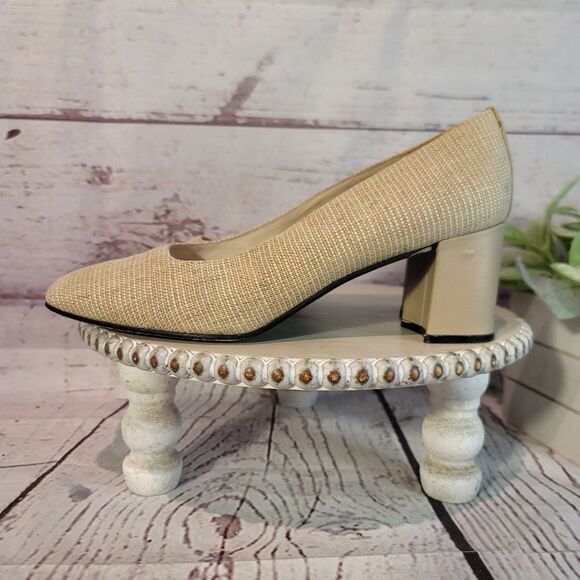 Vintage Stuart Weitzman Women's Beige Square Toe Pump Heels Size 8.5B - Picture 6 of 13